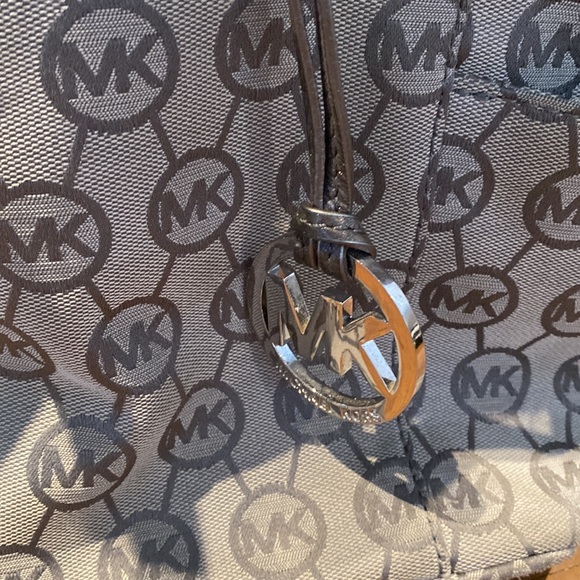 Michael Kors Bag - Picture 2 of 7